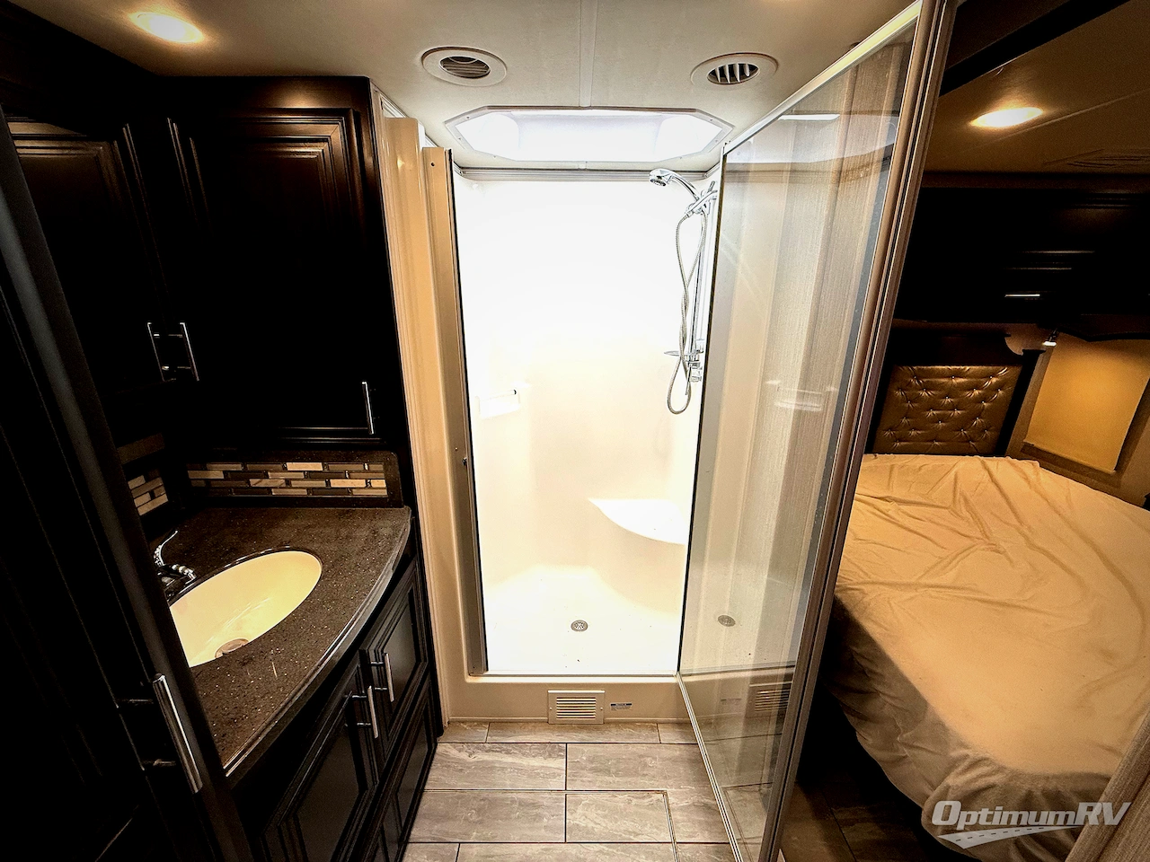 2021 Forest River Berkshire XL 40E Photo 38