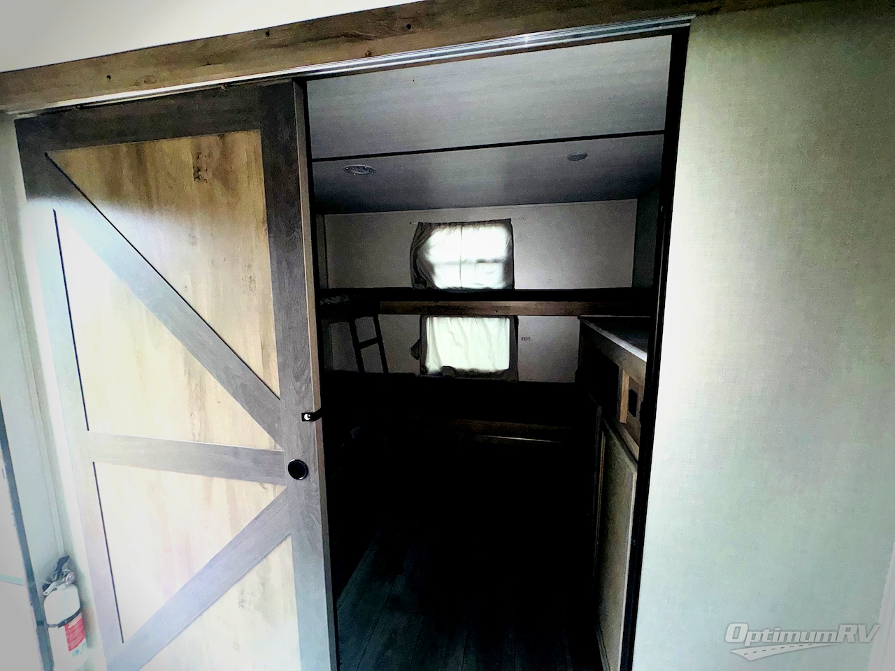 2022 Forest River Surveyor Legend 296QBLE Photo 6