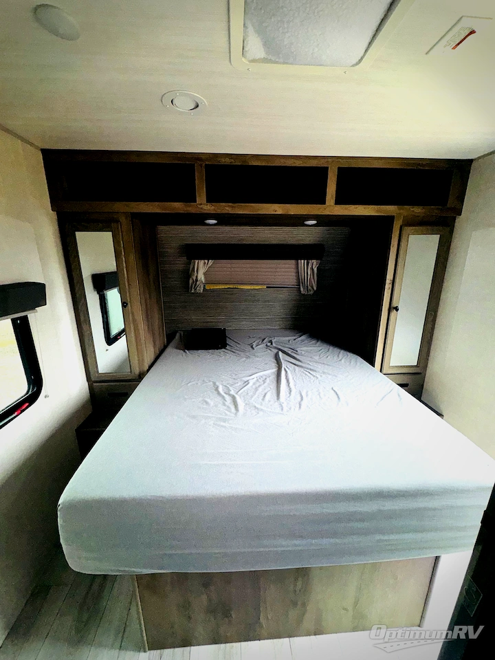 2022 Forest River Surveyor Legend 296QBLE Photo 11