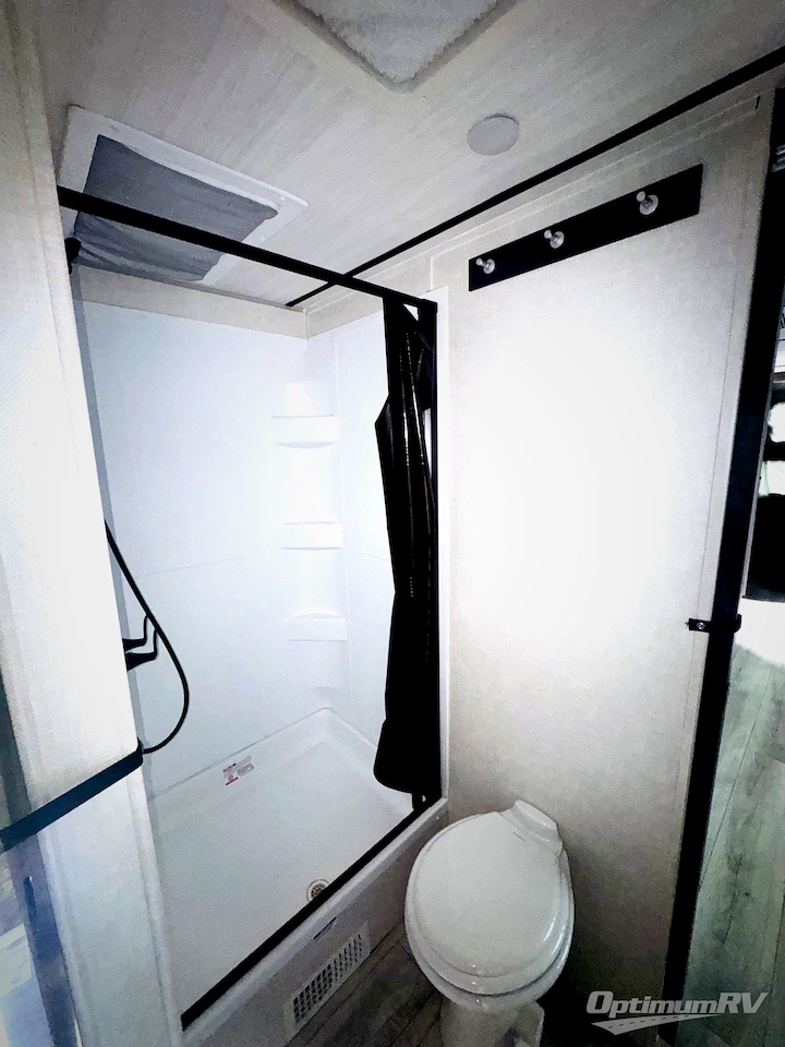 2022 Forest River Surveyor Legend 296QBLE Photo 12