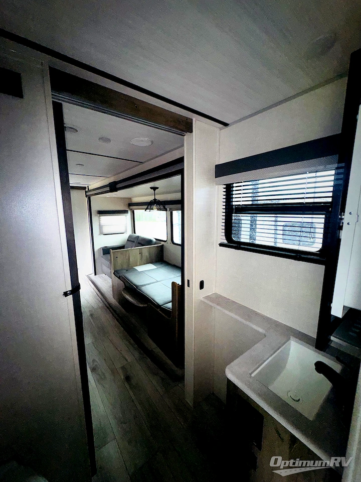 2022 Forest River Surveyor Legend 296QBLE Photo 13