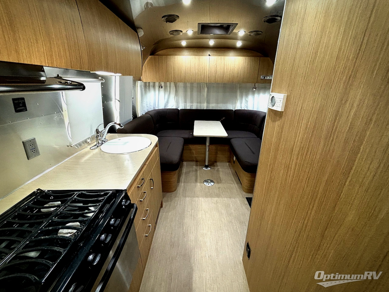 2018 Airstream Flying Cloud 26RB Photo 5