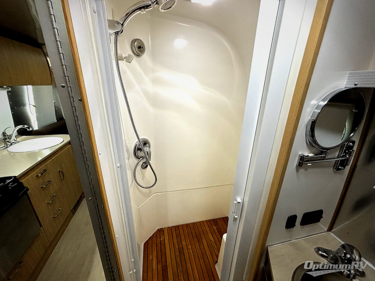 2018 Airstream Flying Cloud 26RB Photo 12