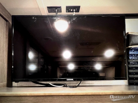 2022 CrossRoads Cameo CE3961MB RV Photo 4