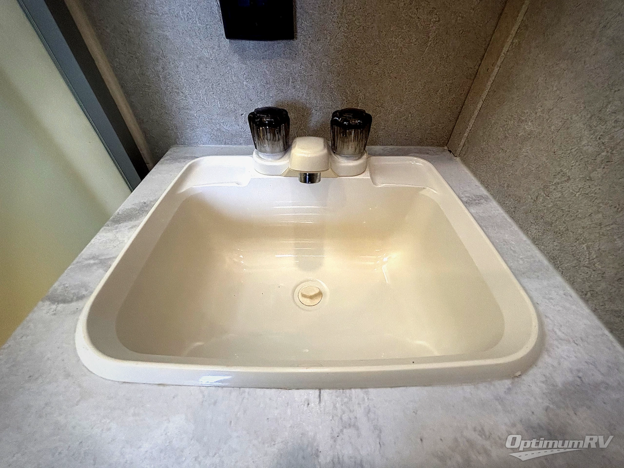 2019 Palomino Puma XLE Lite 27QBC Photo 9