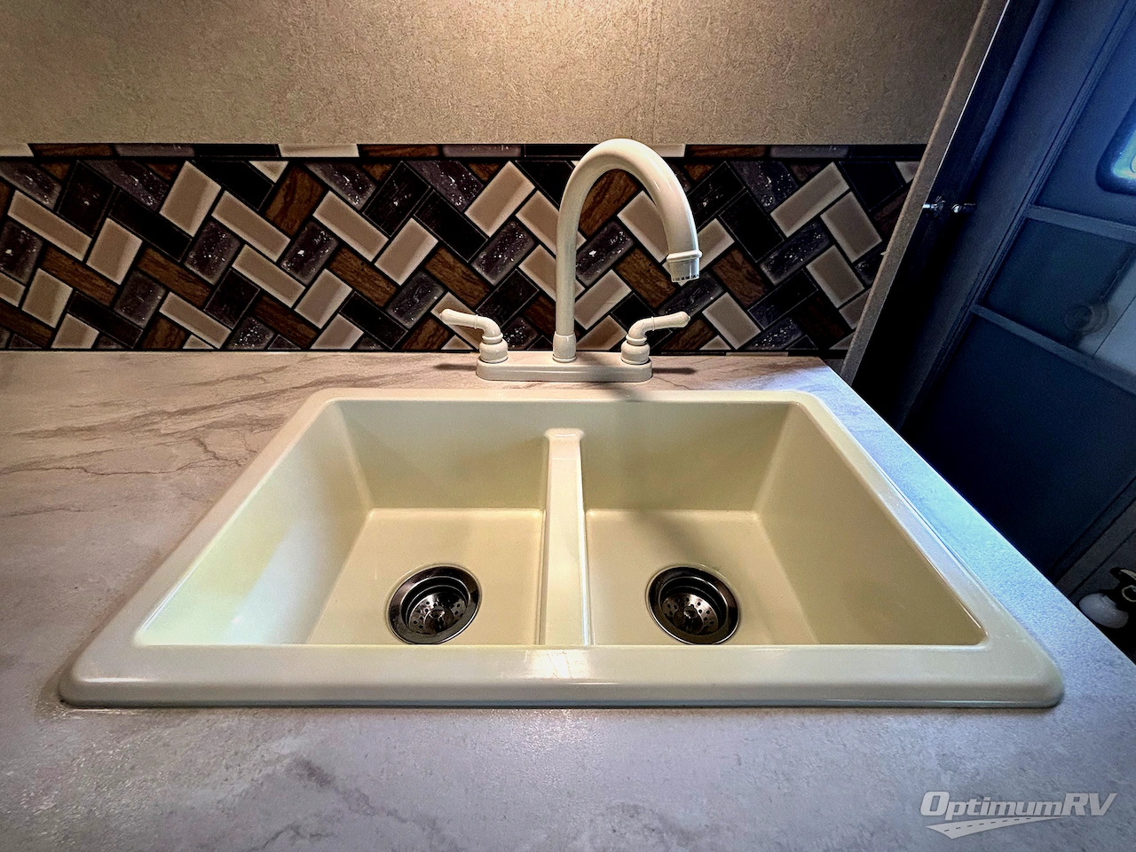 2019 Palomino Puma XLE Lite 27QBC Photo 11