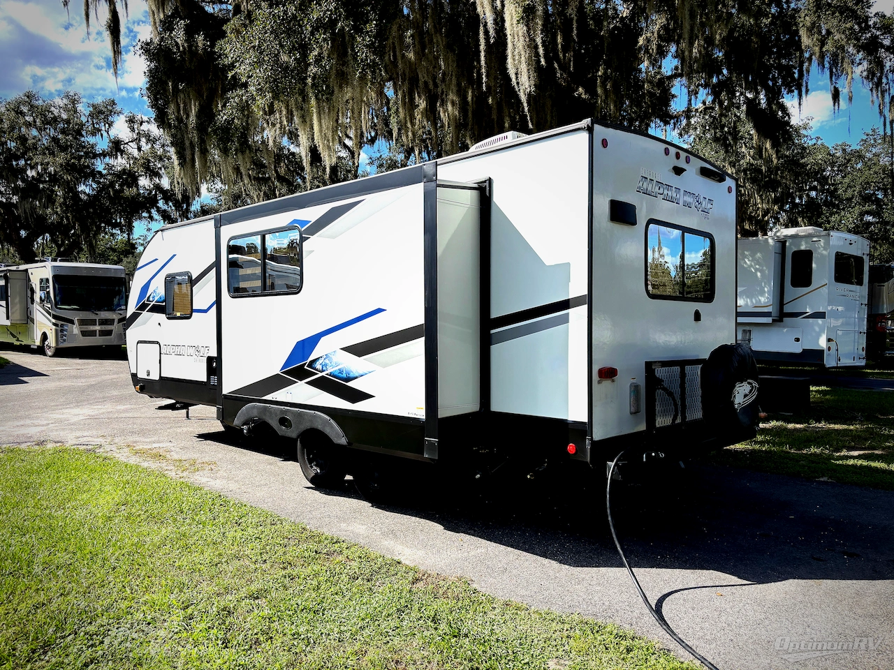 2024 Forest River Cherokee Alpha Wolf 23LDE-L Photo 3