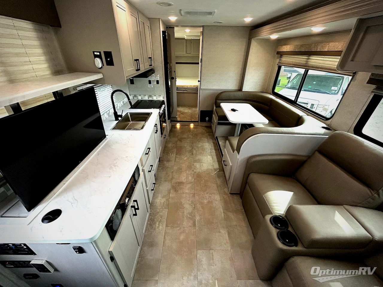 2024 Coachmen Freelander 31MB Photo 6