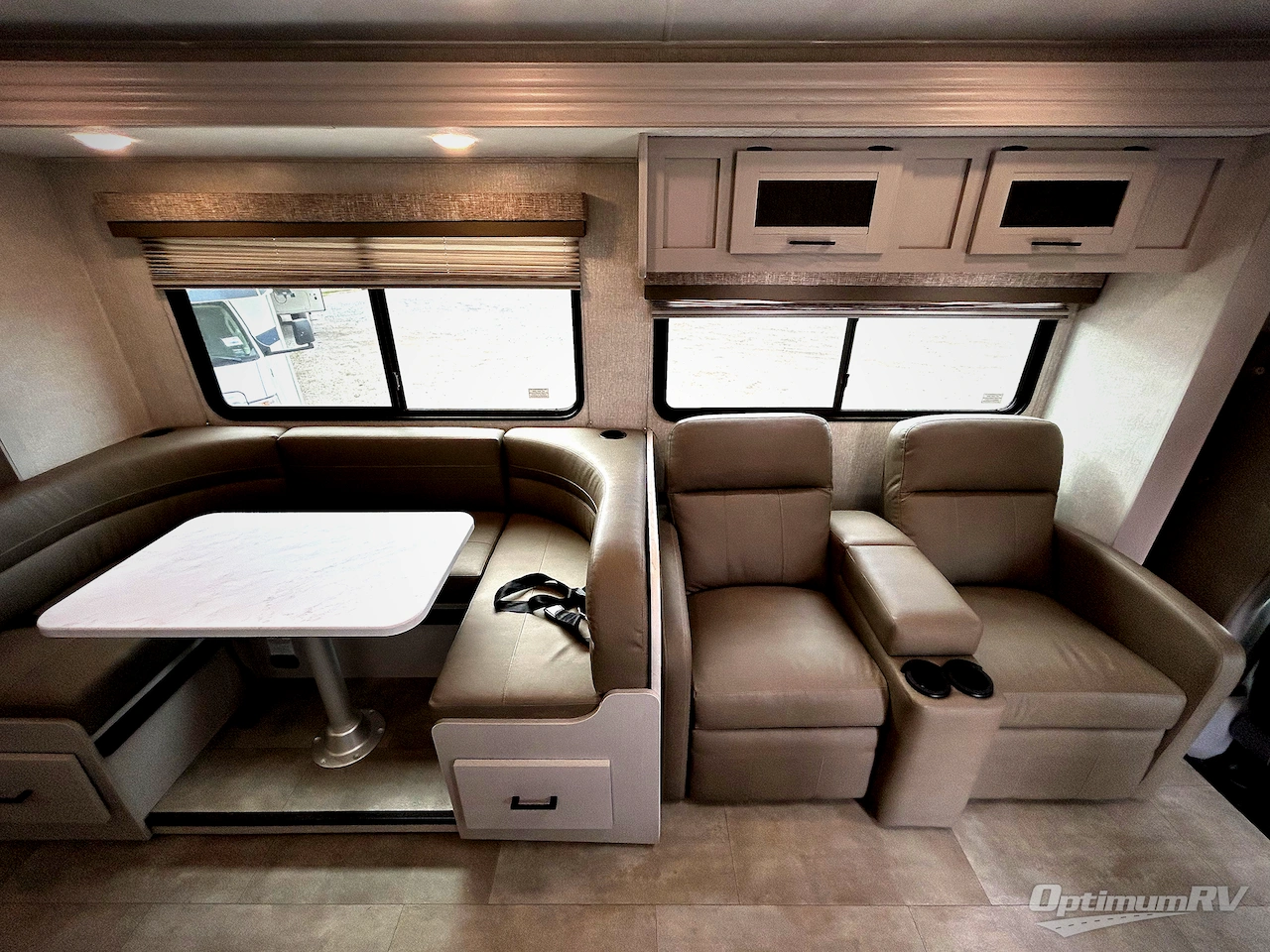 2024 Coachmen Freelander 31MB Photo 9