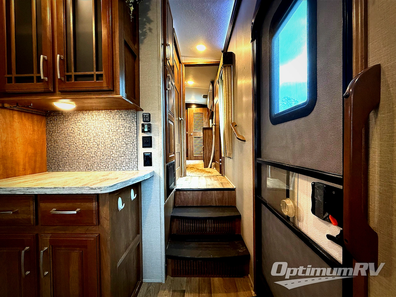 2017 Keystone Montana 3661RL Photo 9