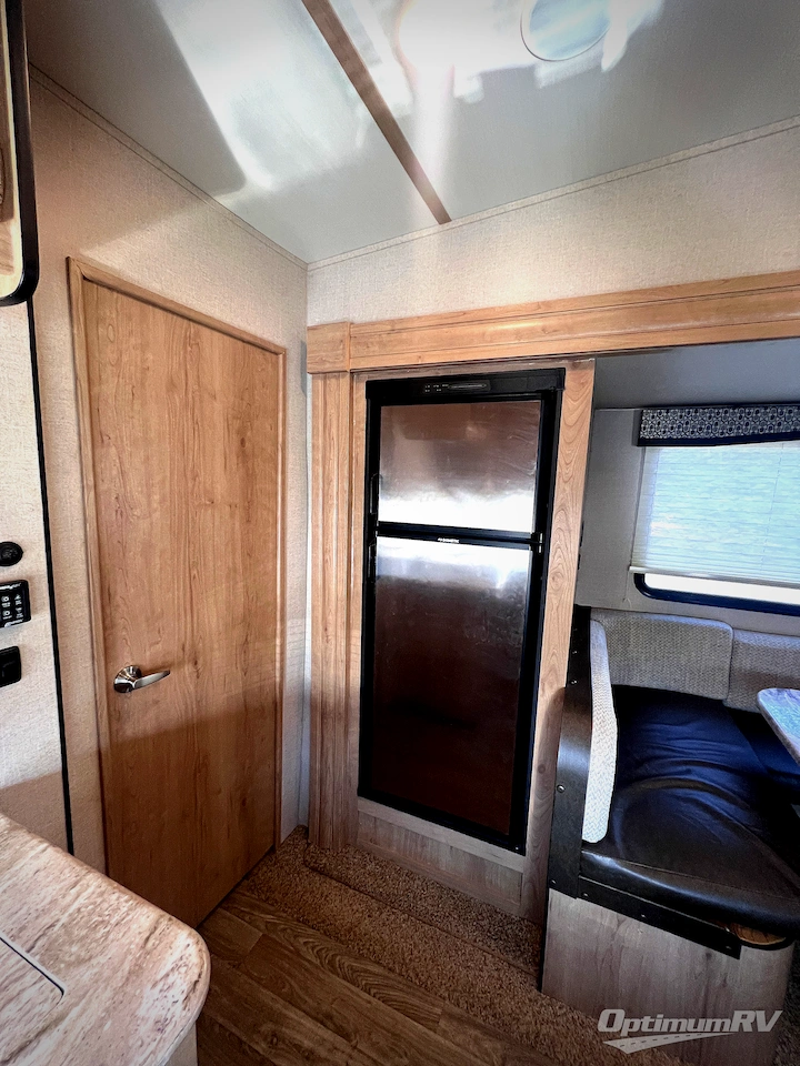2019 Winnebago Towables Minnie Plus 29RBH Photo 9