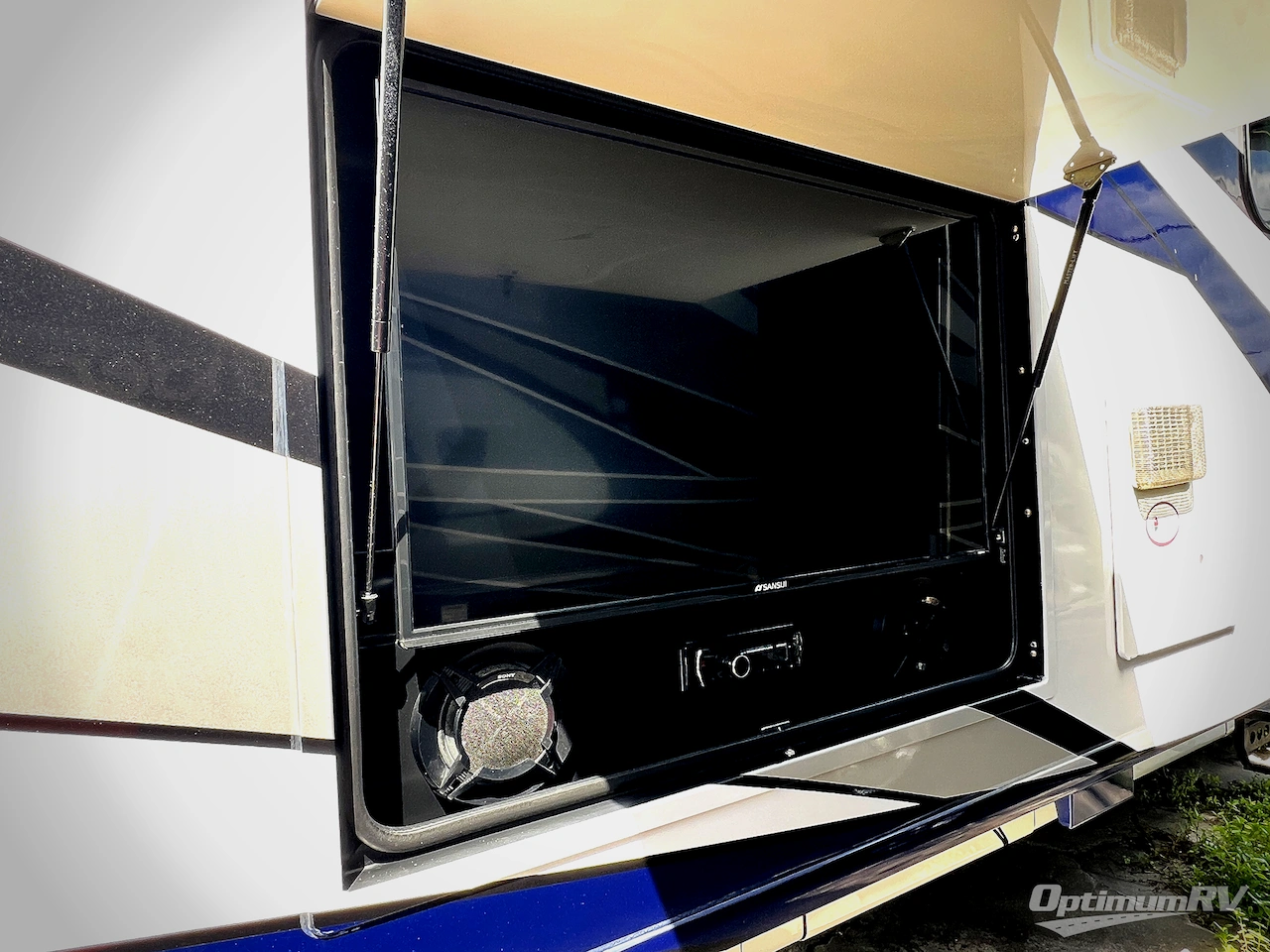 2020 Fleetwood Bounder 35P Photo 22