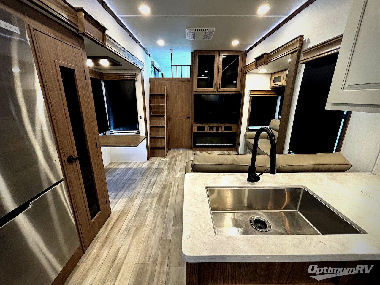 2024 Alliance Paradigm 395DS Photo 4