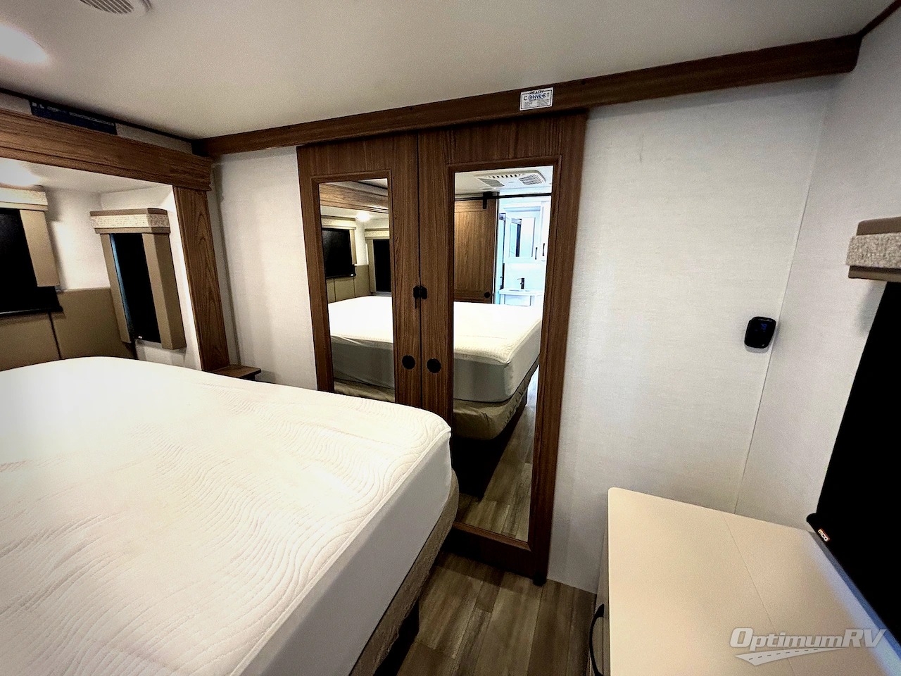 2024 Alliance Paradigm 395DS Photo 10