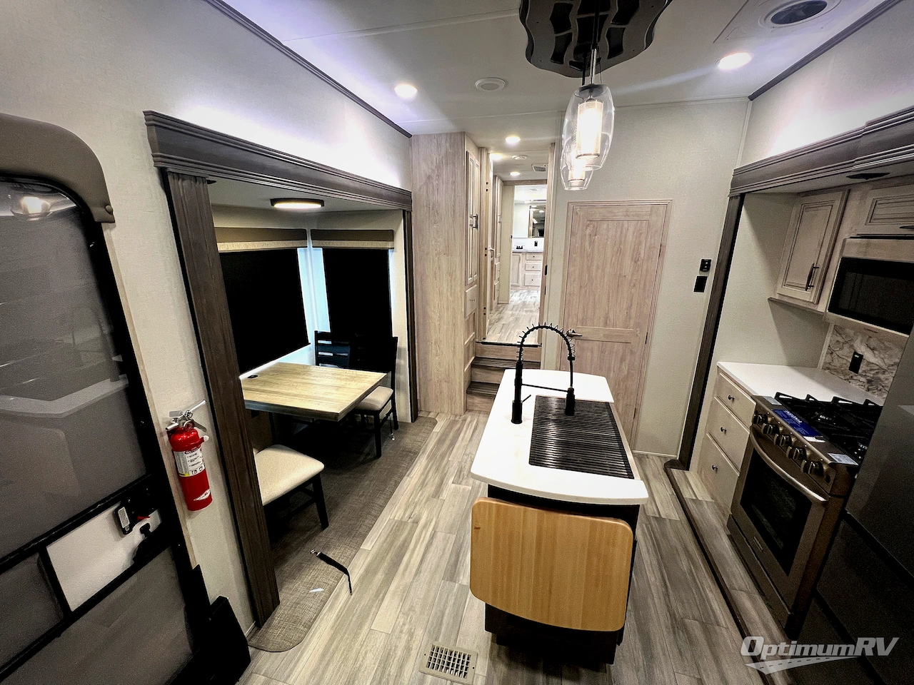 2024 Forest River Sandpiper Luxury 391FLRB Photo 5