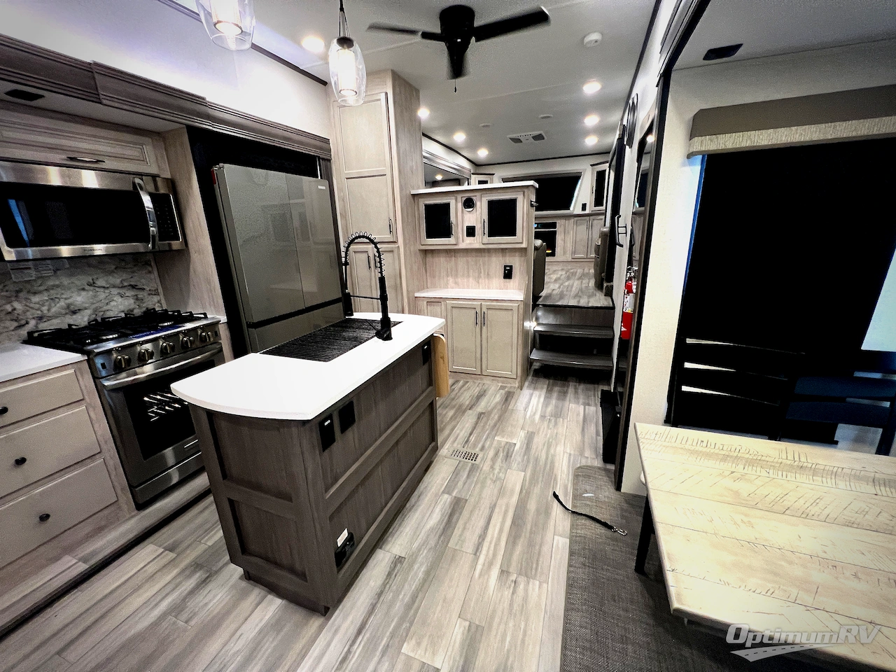 2024 Forest River Sandpiper Luxury 391FLRB Photo 4