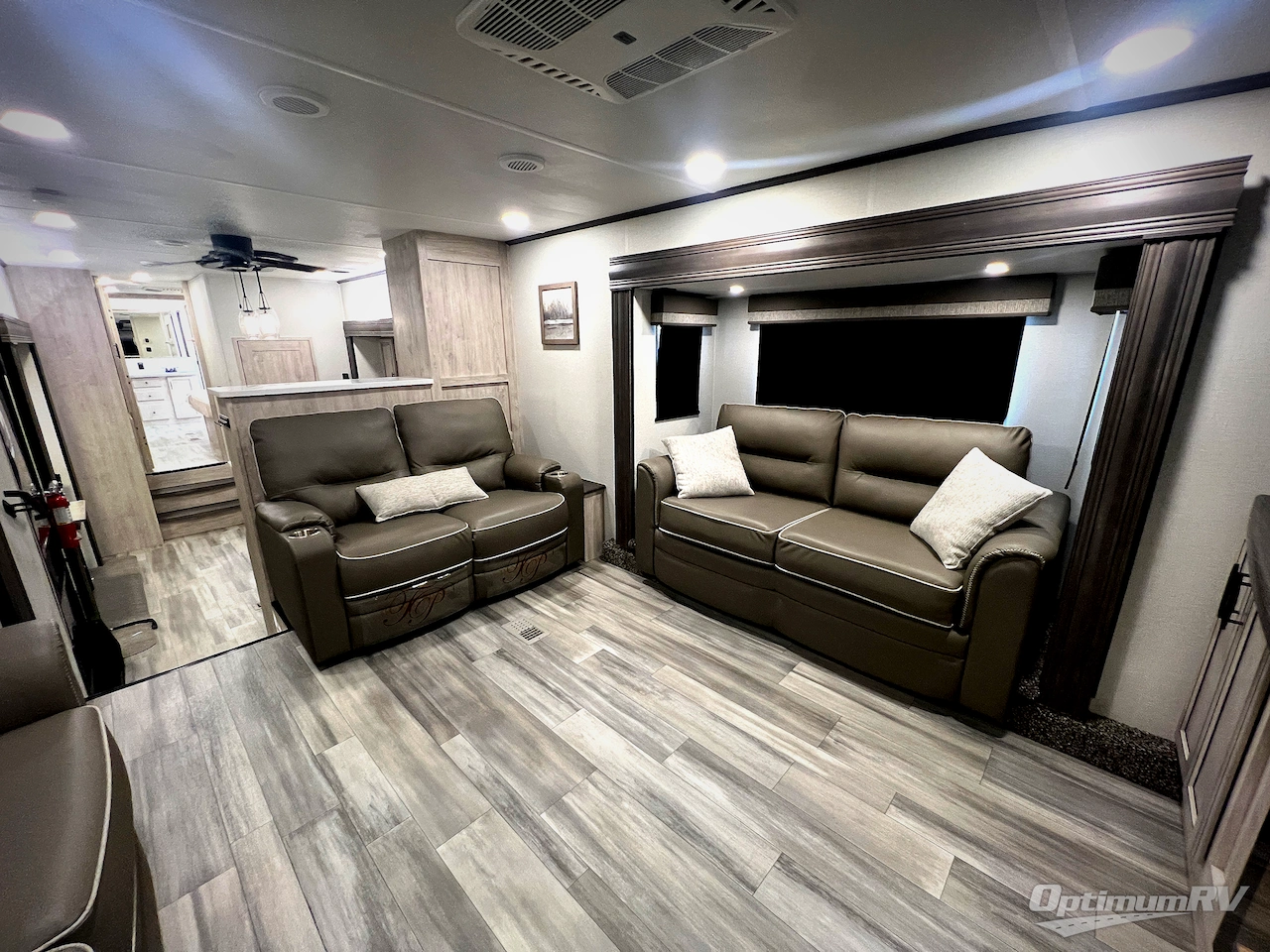 2024 Forest River Sandpiper Luxury 391FLRB Photo 8