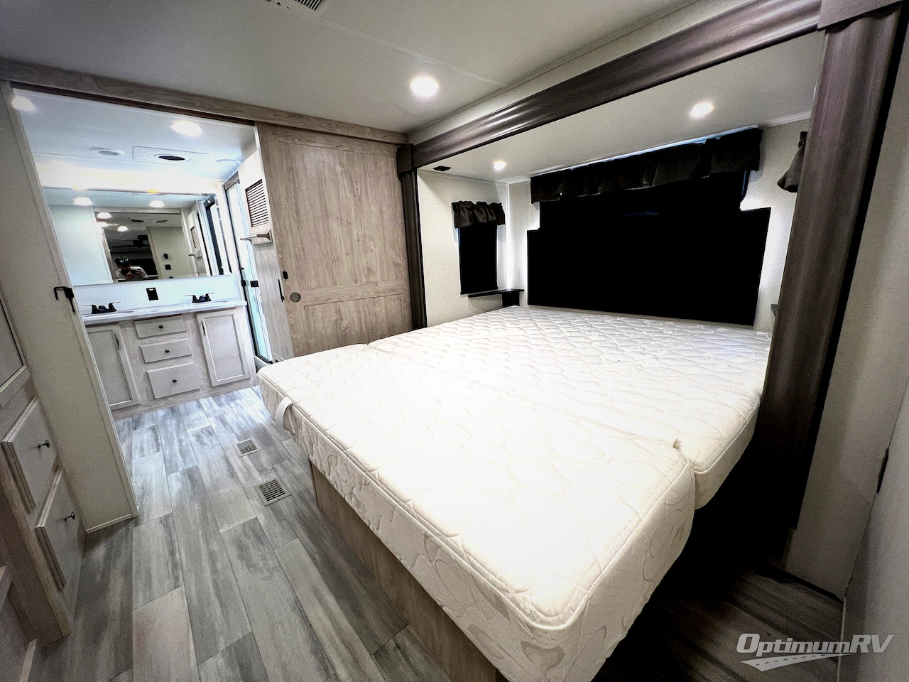 2024 Forest River Sandpiper Luxury 391FLRB Photo 42