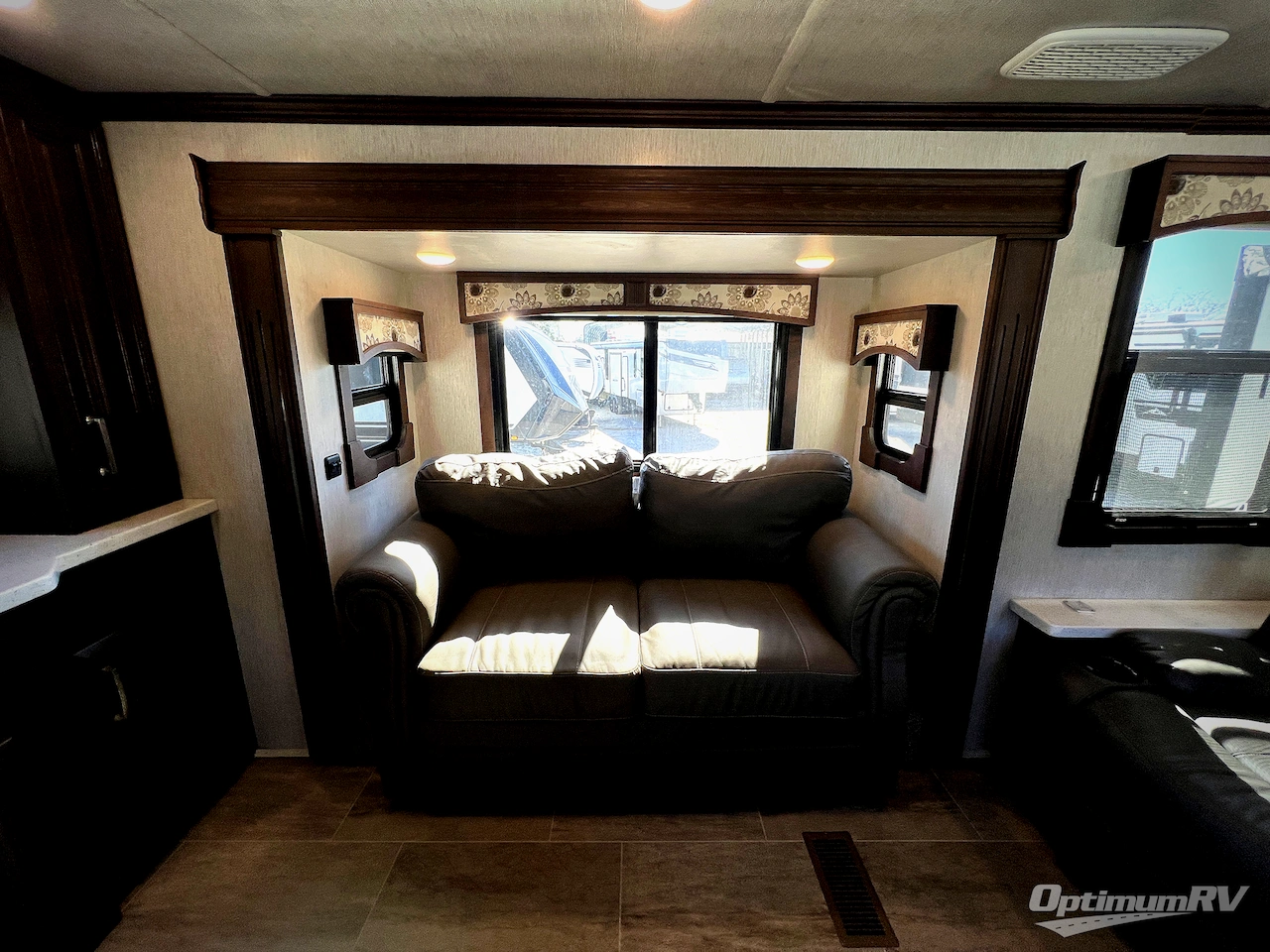 2020 Heartland Bighorn 3985RRD Photo 9