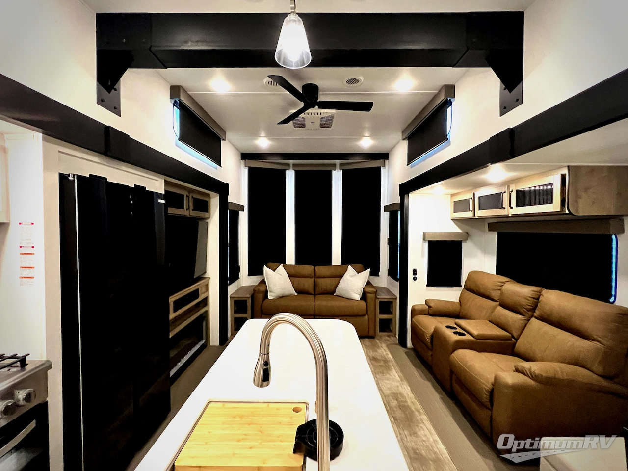 2025 Palomino Puma Destination 402LFT Photo 4