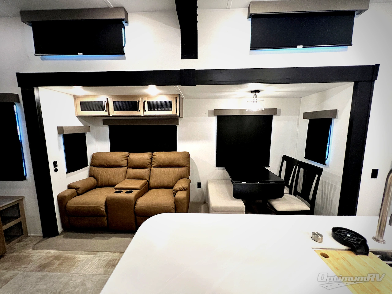 2025 Palomino Puma Destination 402LFT Photo 10