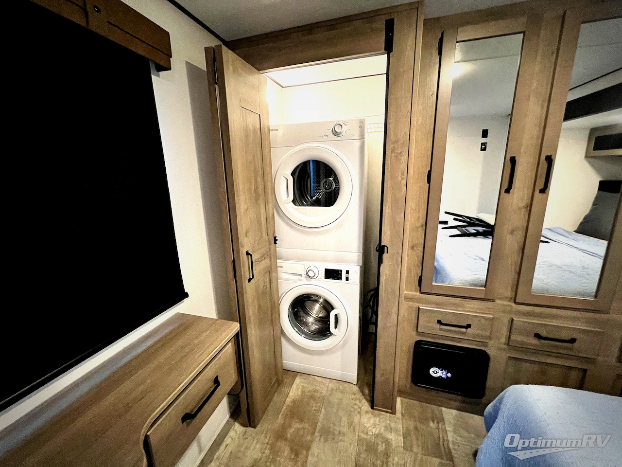 2025 Palomino Puma Destination 402LFT Photo 23