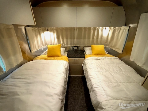 2023 Airstream Flying Cloud 25FB Twin RV Photo 2