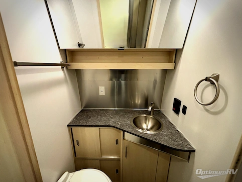 2023 Airstream Flying Cloud 25FB Twin RV Photo 3