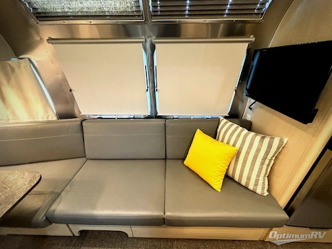 2023 Airstream Flying Cloud 25FB Twin RV Photo 4