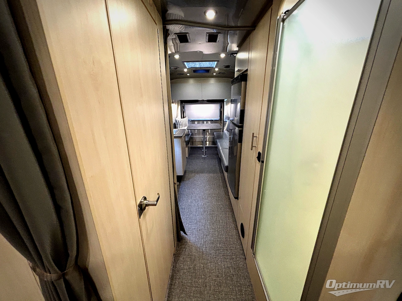2023 Airstream Flying Cloud 25FB Twin Photo 12