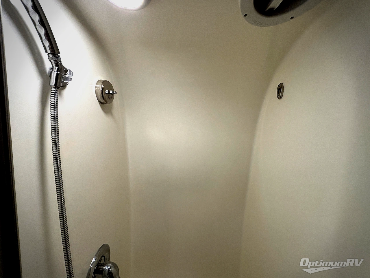 2023 Airstream Flying Cloud 25FB Twin Photo 15