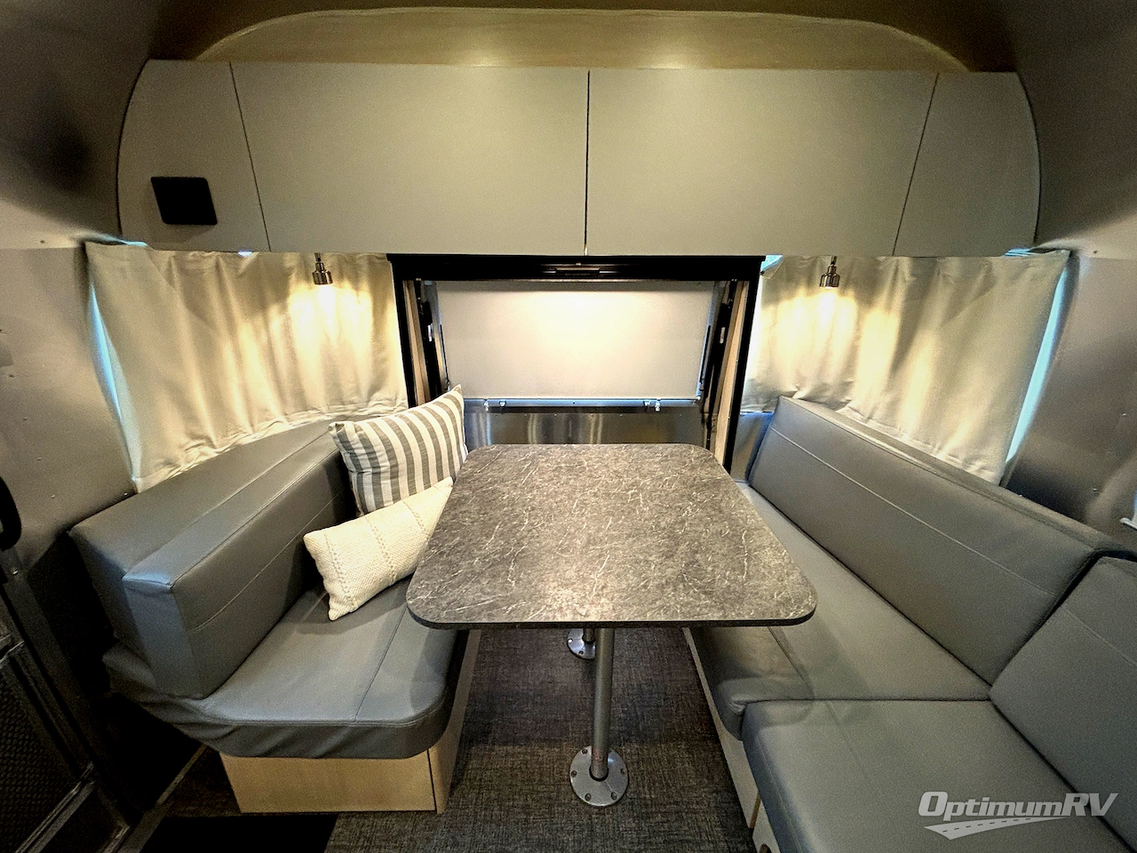 2023 Airstream Flying Cloud 25FB Twin Photo 21