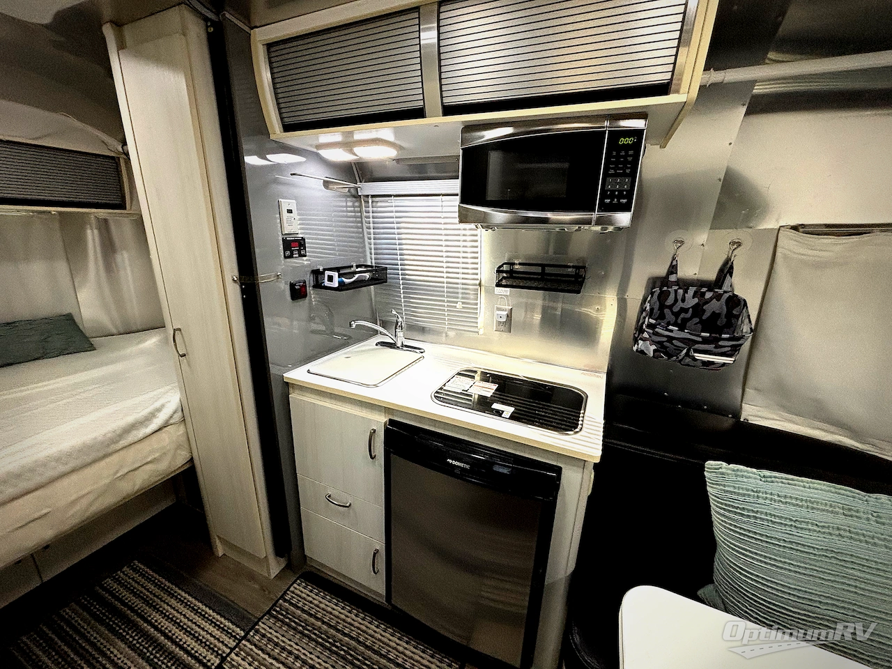 2018 Airstream Sport 16RB Photo 8