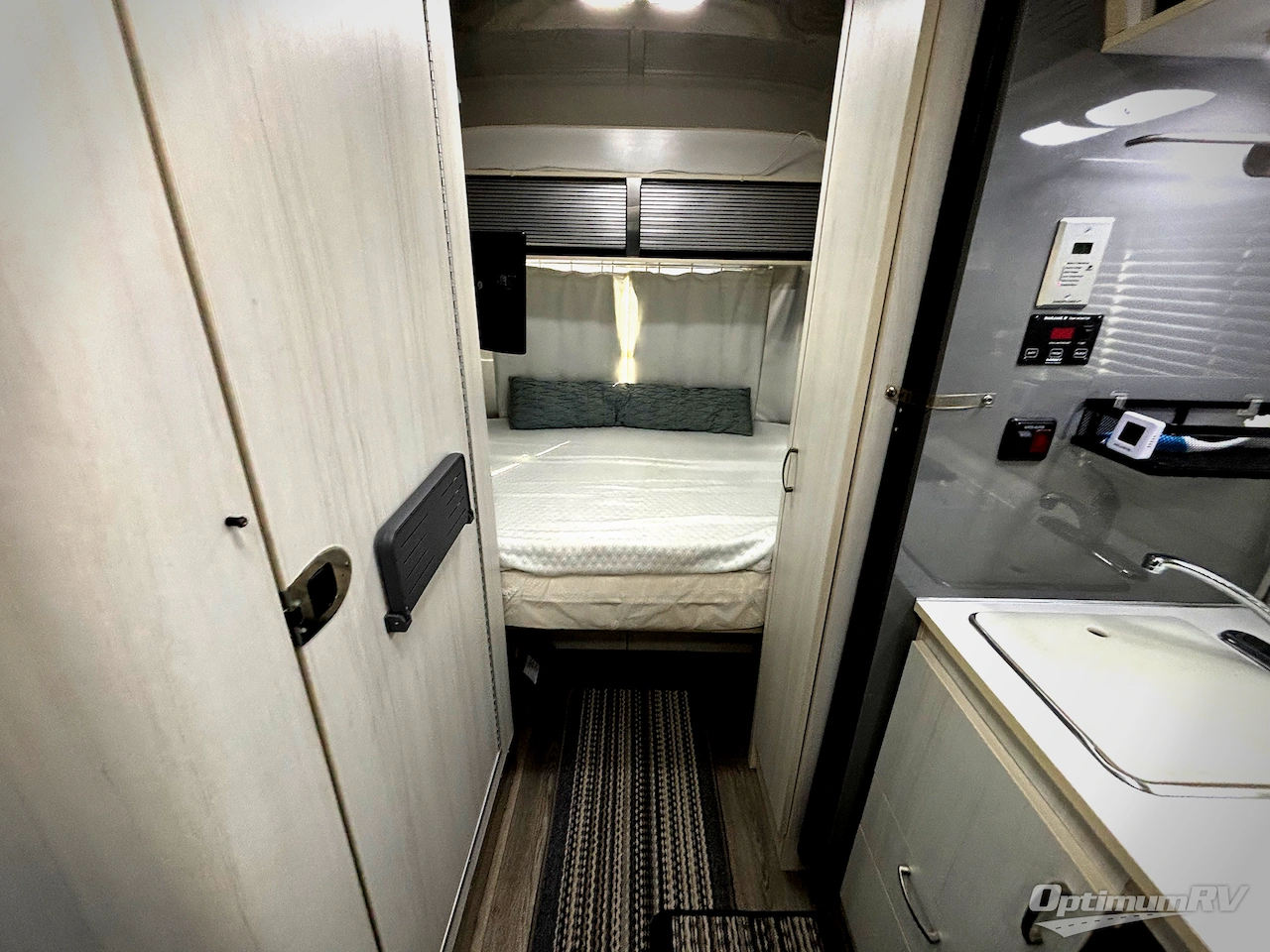 2018 Airstream Sport 16RB Photo 9