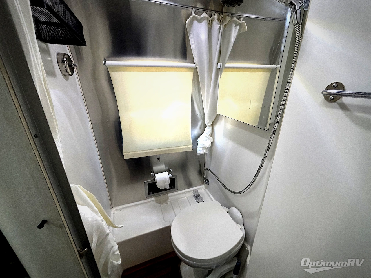 2018 Airstream Sport 16RB Photo 10