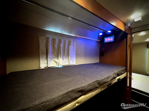 2017 Fleetwood Flair 31B RV Photo 2