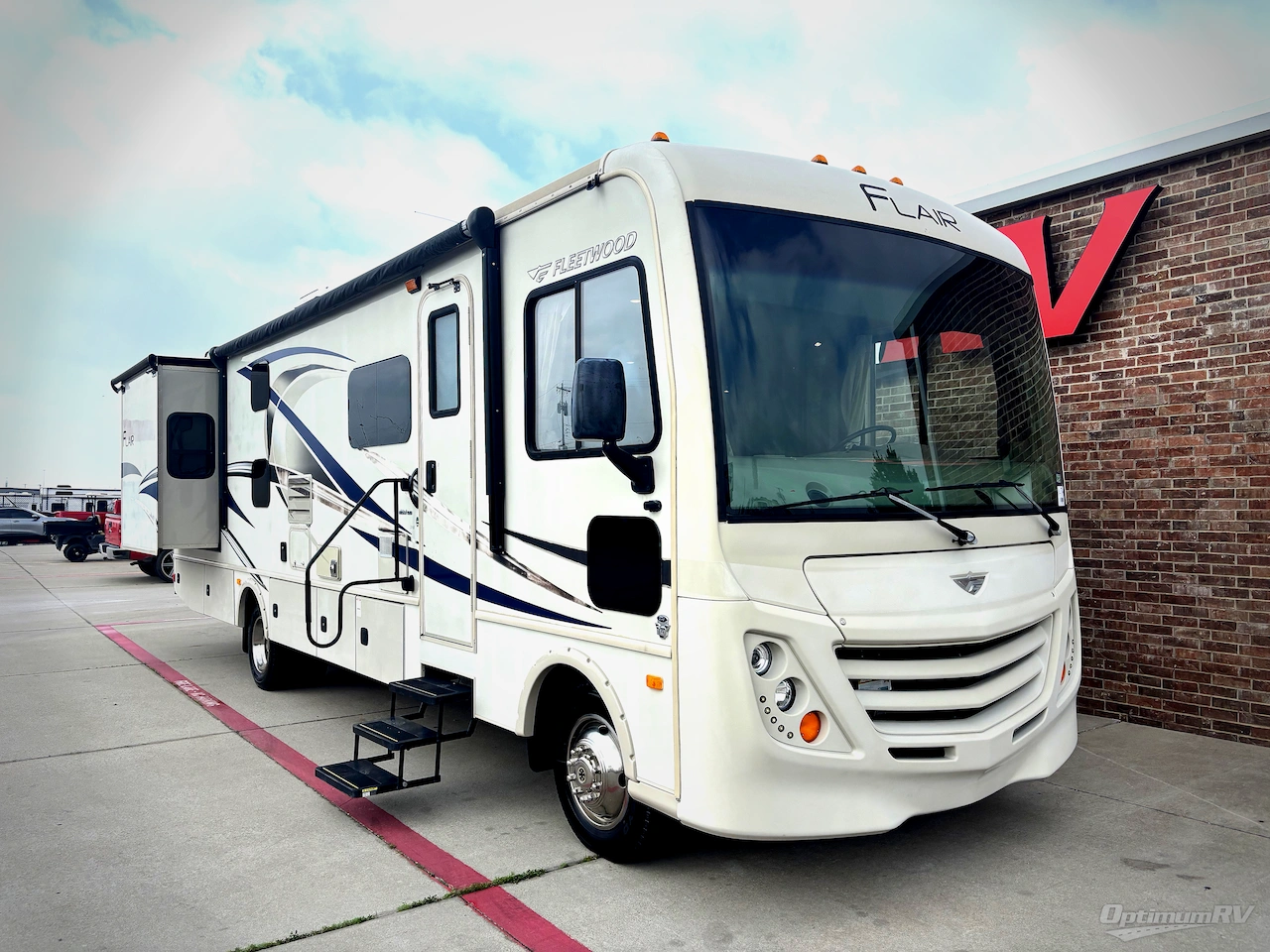 2017 Fleetwood Flair 31B Photo 1
