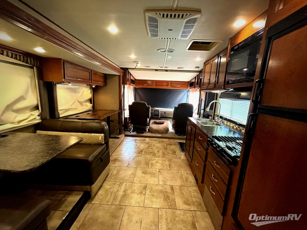 2017 Fleetwood Flair 31B Photo 5