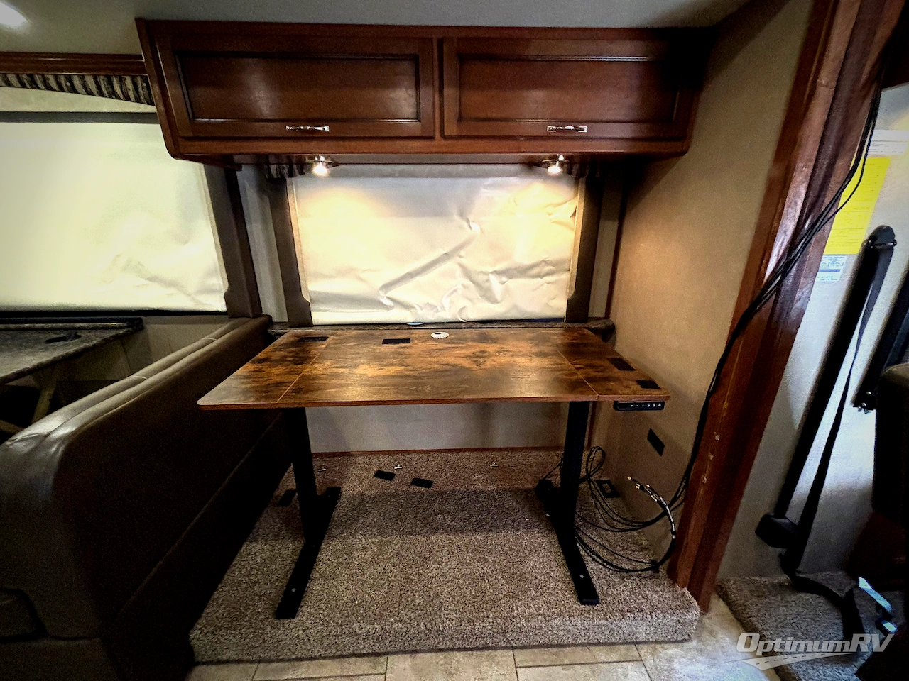 2017 Fleetwood Flair 31B Photo 8