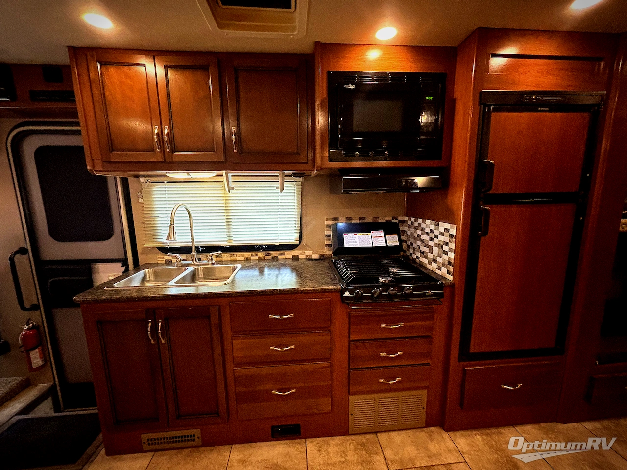 2017 Fleetwood Flair 31B Photo 9