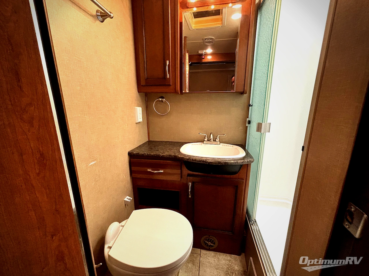 2017 Fleetwood Flair 31B Photo 13
