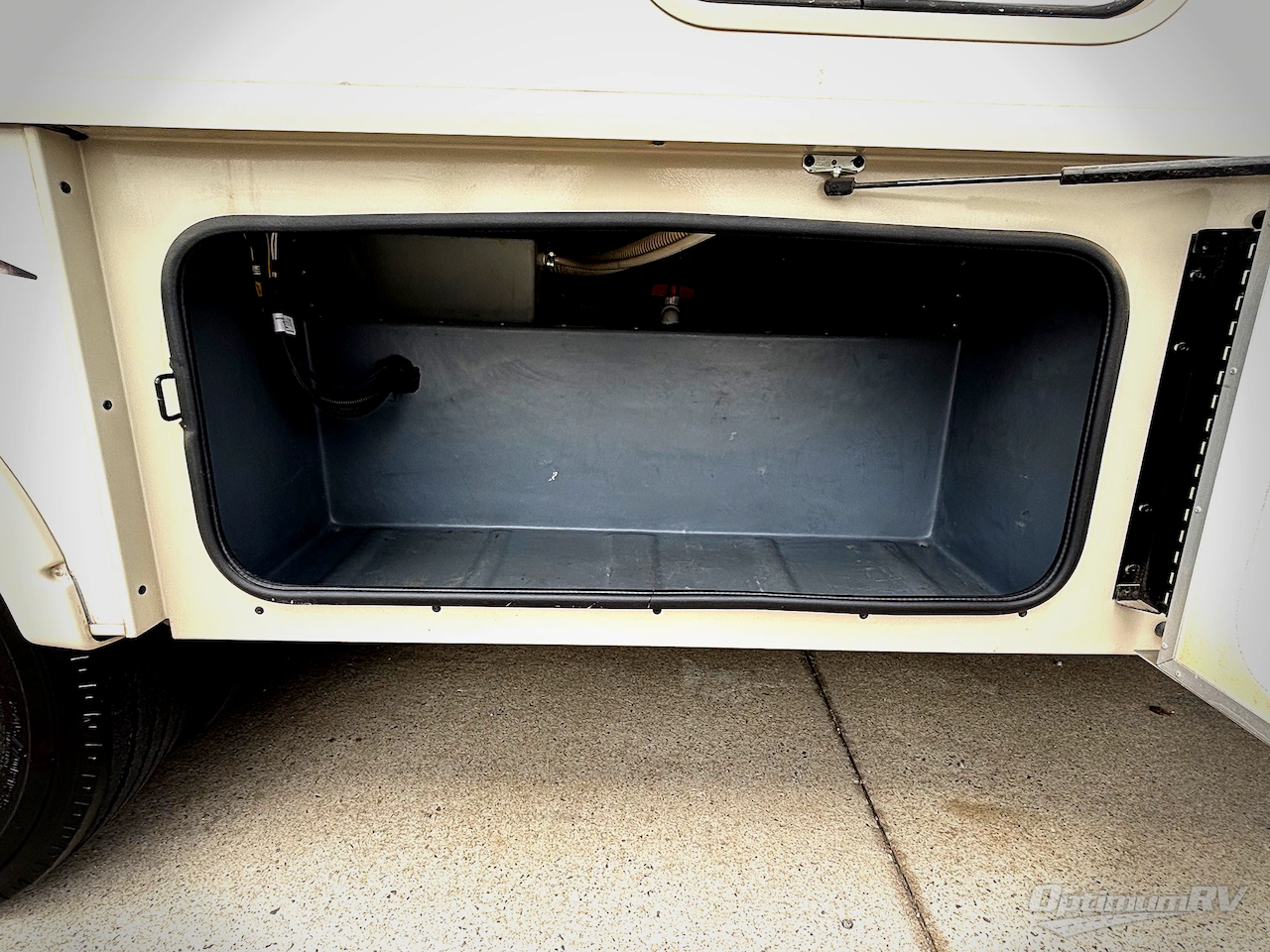 2017 Fleetwood Flair 31B Photo 23