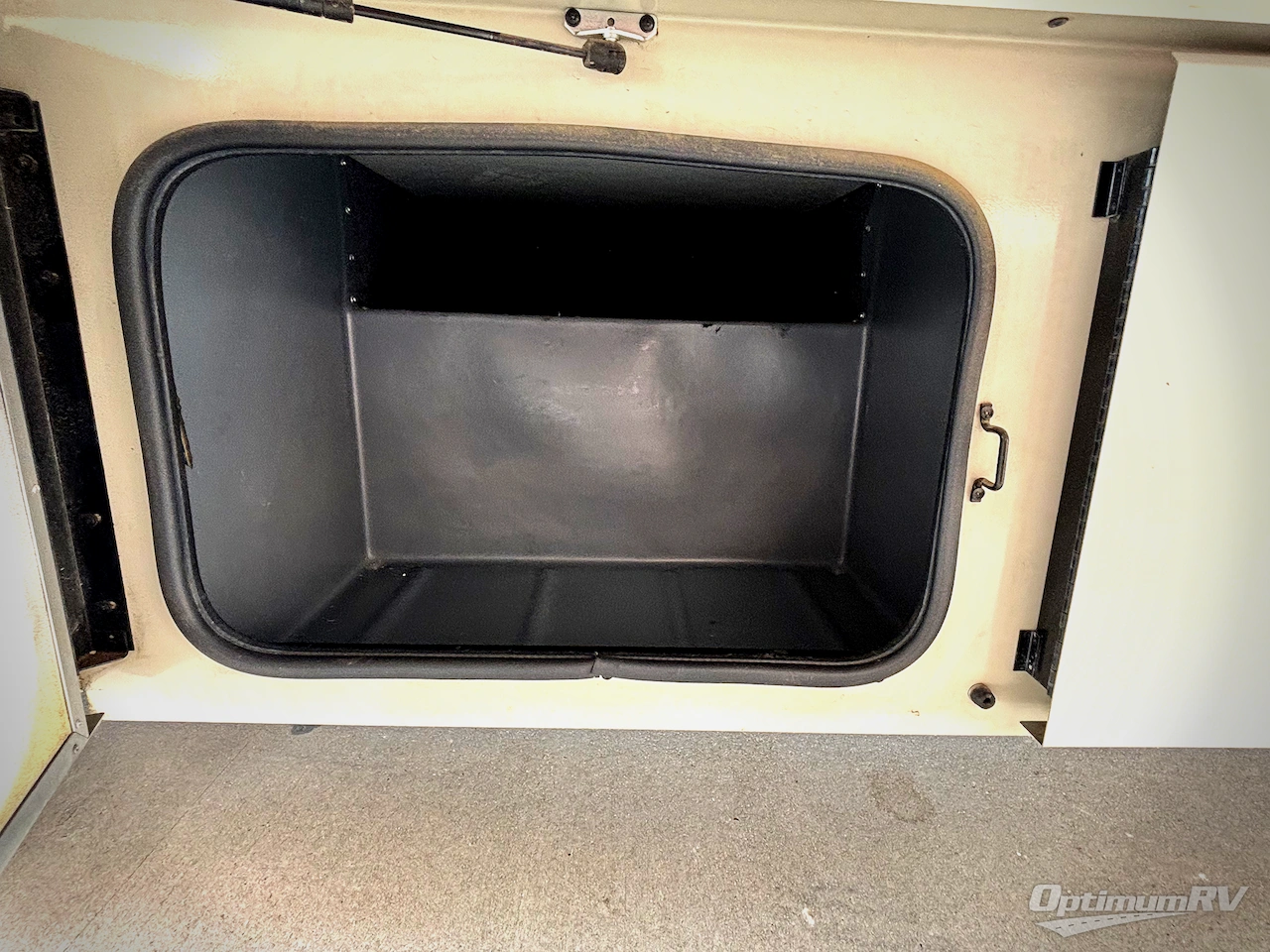 2017 Fleetwood Flair 31B Photo 31