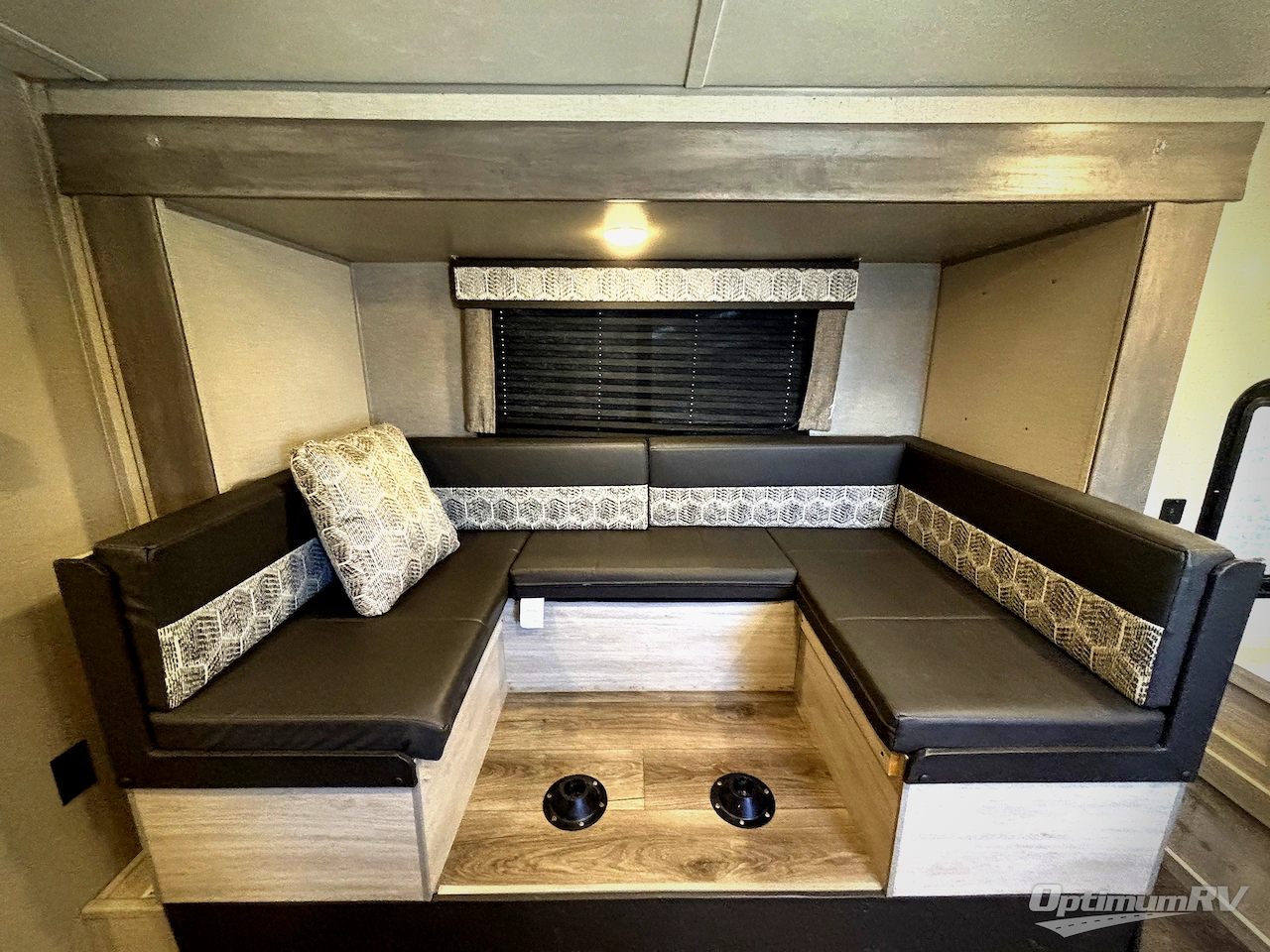 2022 Coachmen Catalina Summit Series 7 184BHS Photo 8