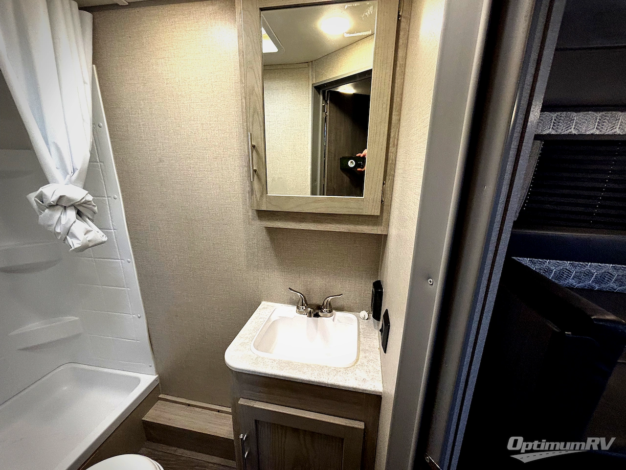 2022 Coachmen Catalina Summit Series 7 184BHS Photo 13