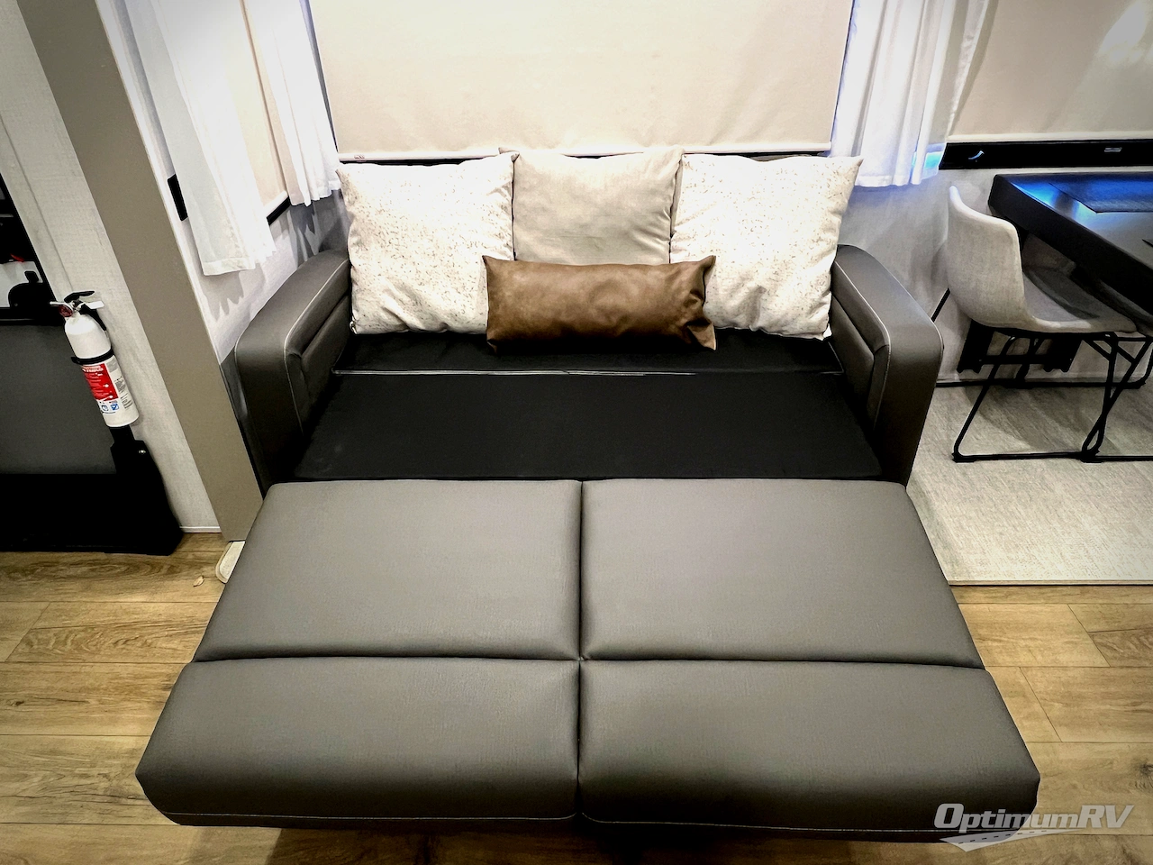 2025 Palomino Columbus 384RKH Photo 23