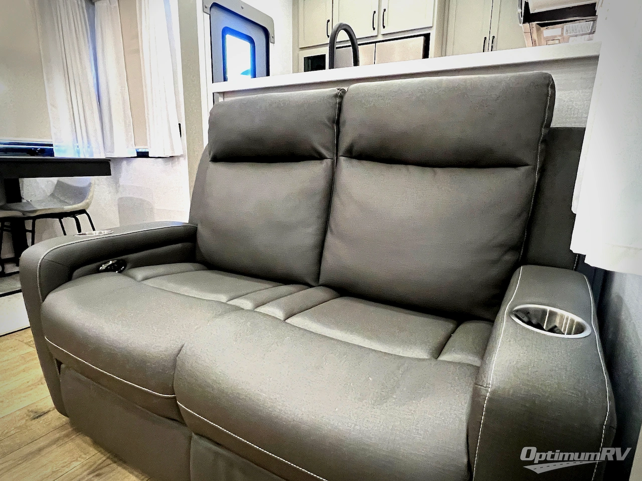 2025 Palomino Columbus 384RKH Photo 28