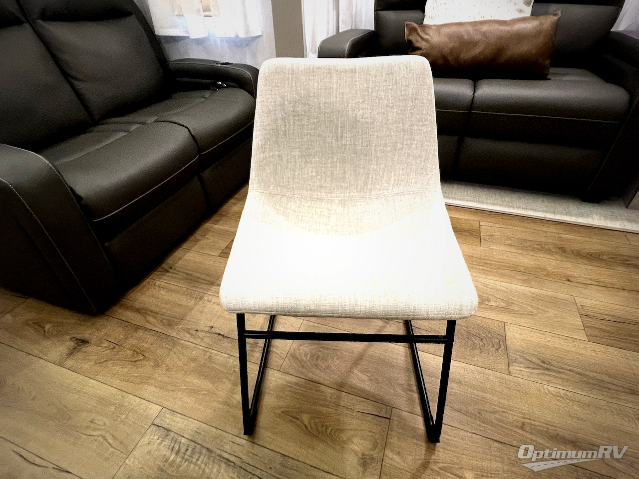 2025 Palomino Columbus 384RKH Photo 32