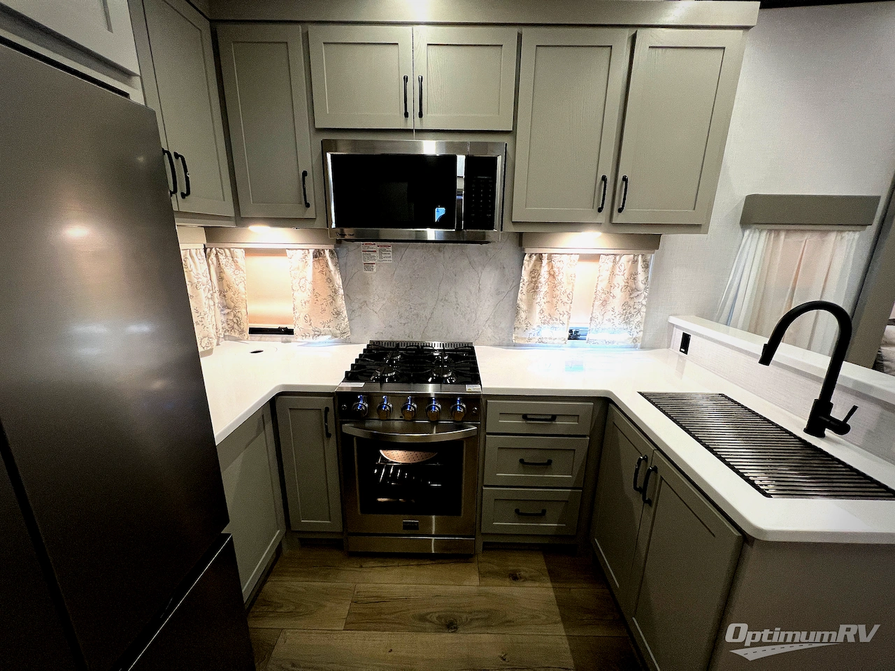 2025 Palomino Columbus 384RKH Photo 34