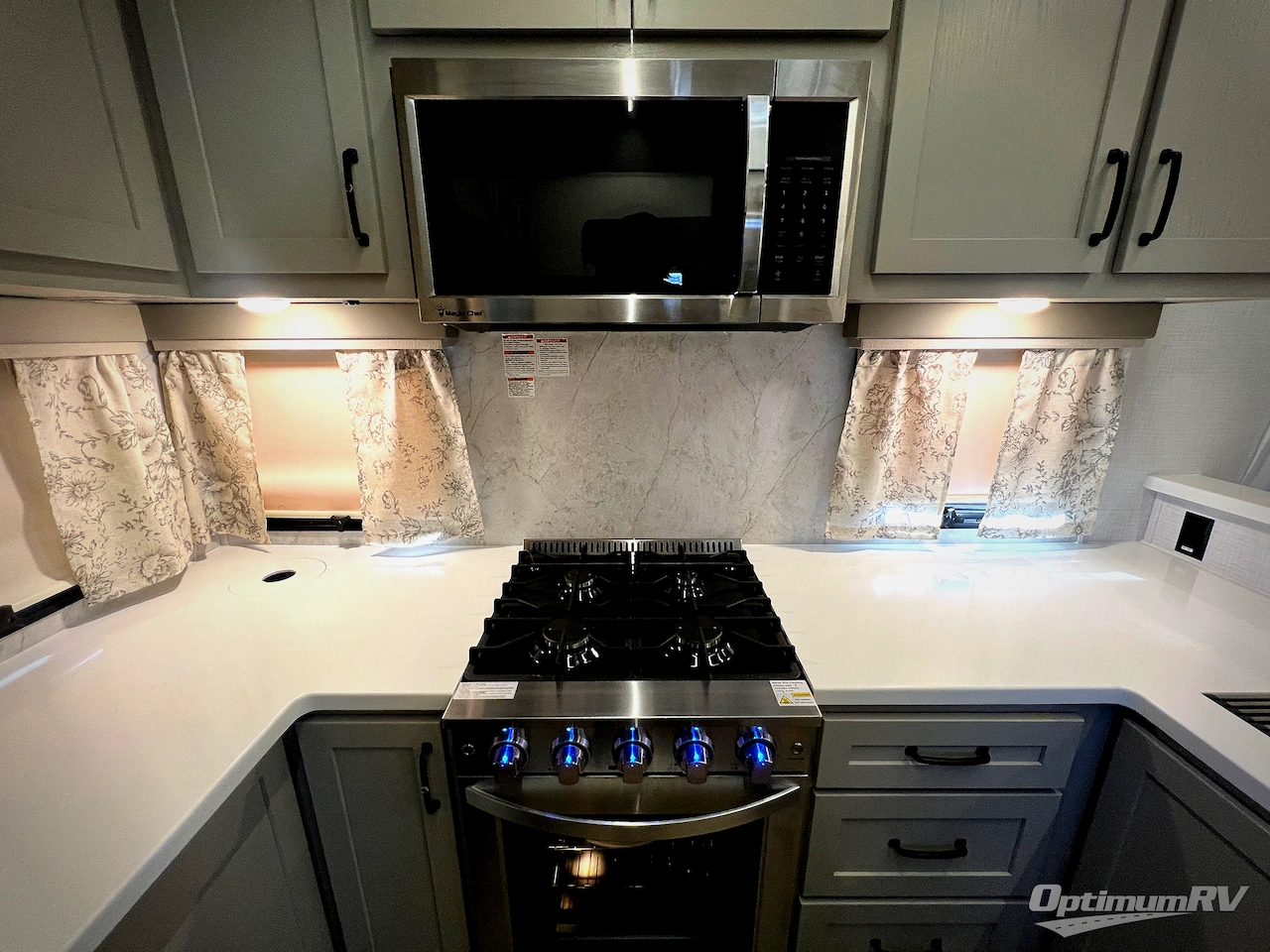 2025 Palomino Columbus 384RKH Photo 39